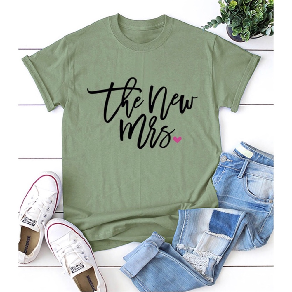 Printed Tee “The New Mrs”